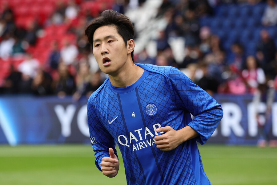 韓 축구 대절망! “기회 잡으려던 순간” 이강인 쓰러졌다…UCL 앞두고 '또' 발목 통증→홍명보호도 'LEE 오른발' 주시