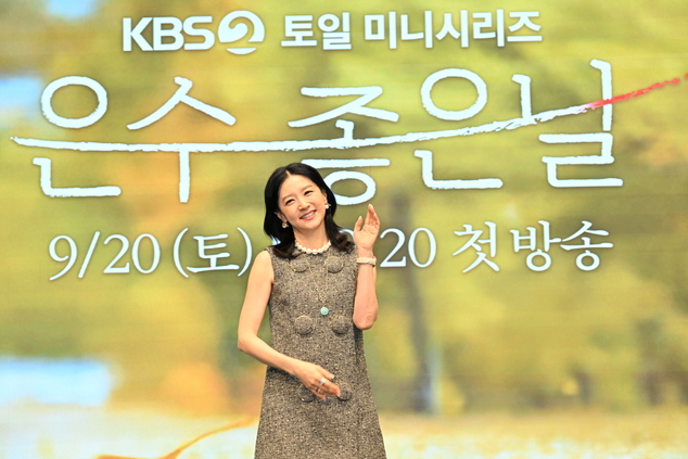 '은수 좋은 날' 이영애 "고현정→엄정화, 여배우들 어깨동무하고 오래 같이 갔으면"