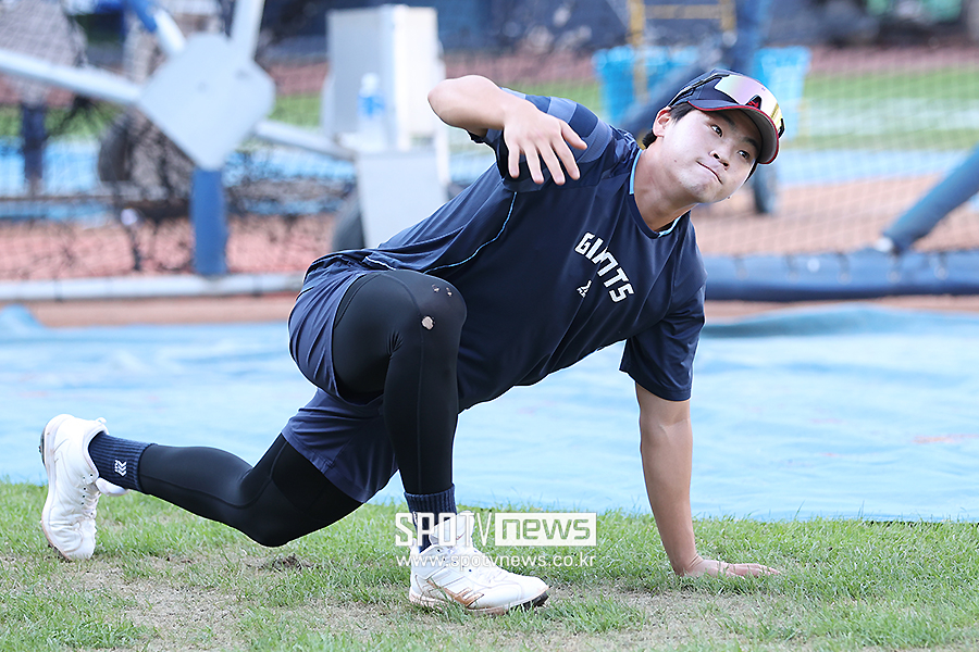 [포토S] 스트레칭 하는 박찬형