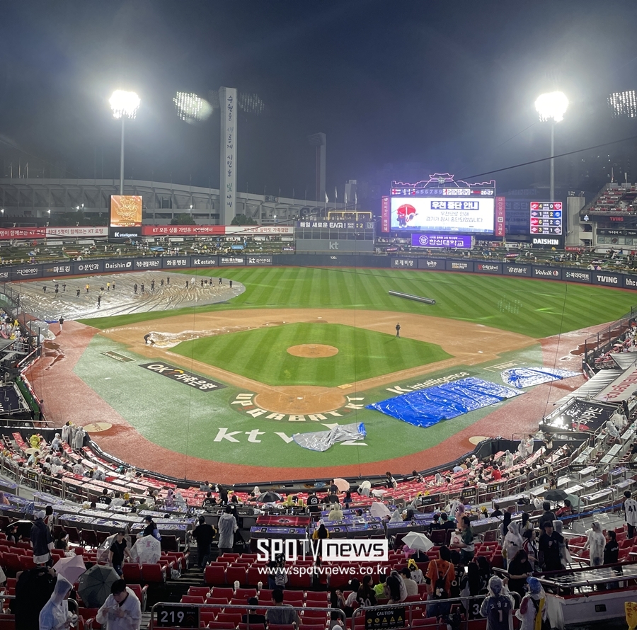 수원 LG-kt 야구 합니다…7시 16분 3회도 못 마치고 중단→9시 재개 예정