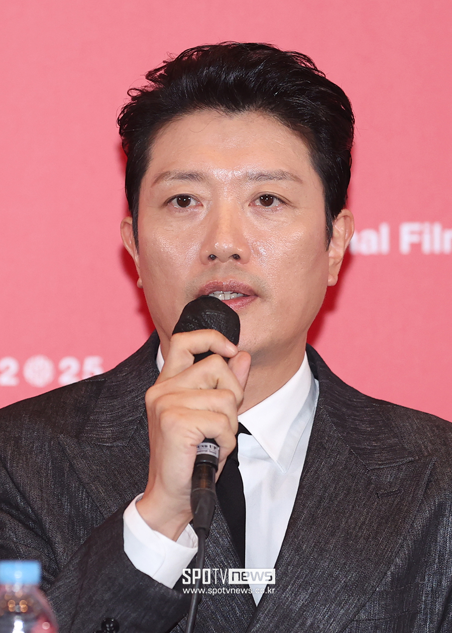[포토S] 인사말 하는 박희순