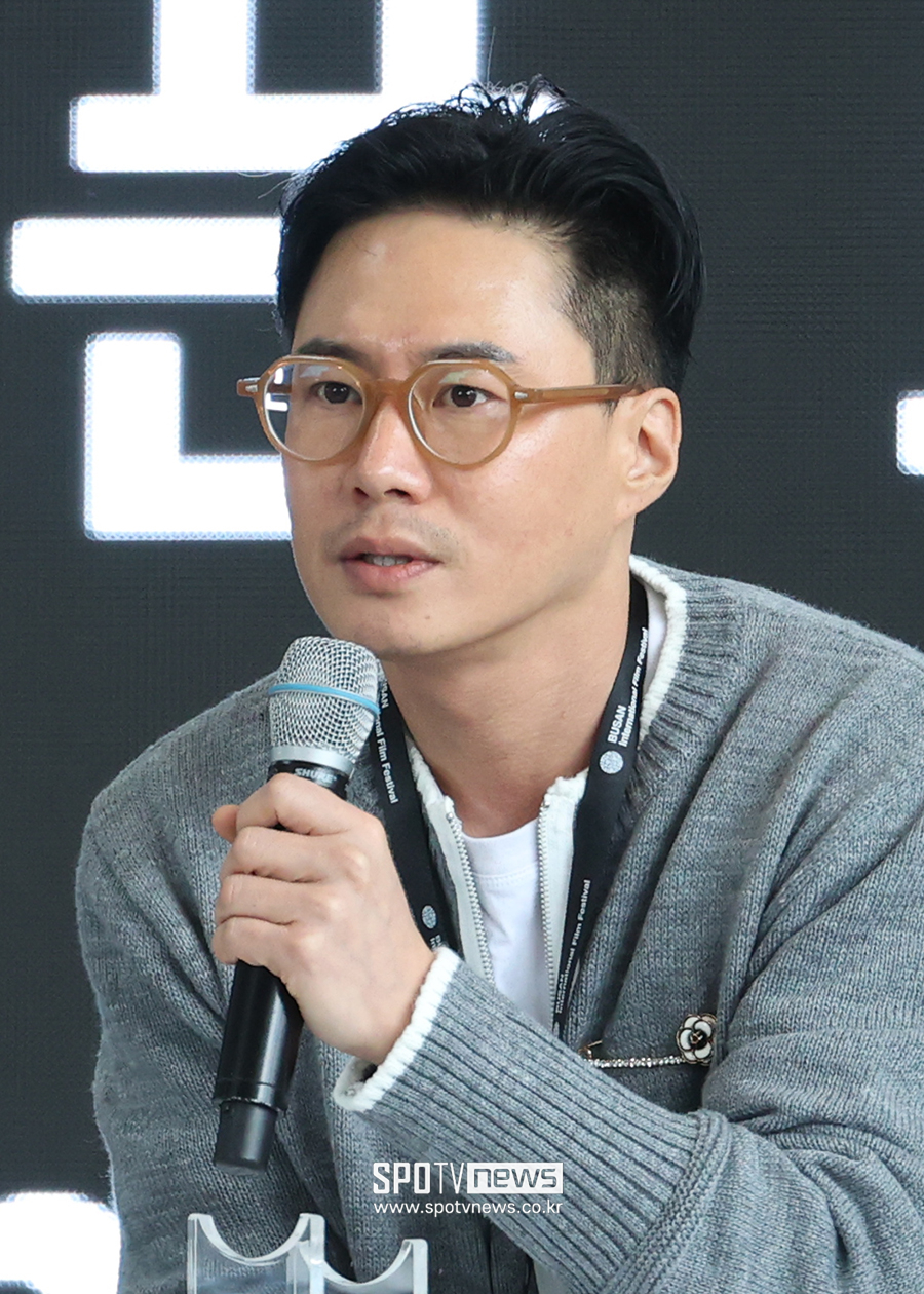 [포토S] 인사말 하는 박화영 감독