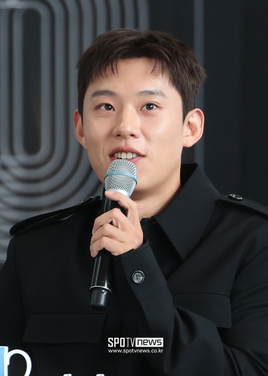 [포토S] 인사말 하는 김성철