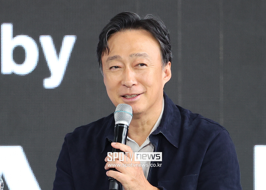 [포토S] 이성민, '제 뒤태 기대하세요'