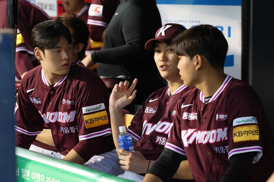 ▲ 왼쪽부터 신인 정현우, 안우진, 박정훈 ⓒ키움 히어로즈