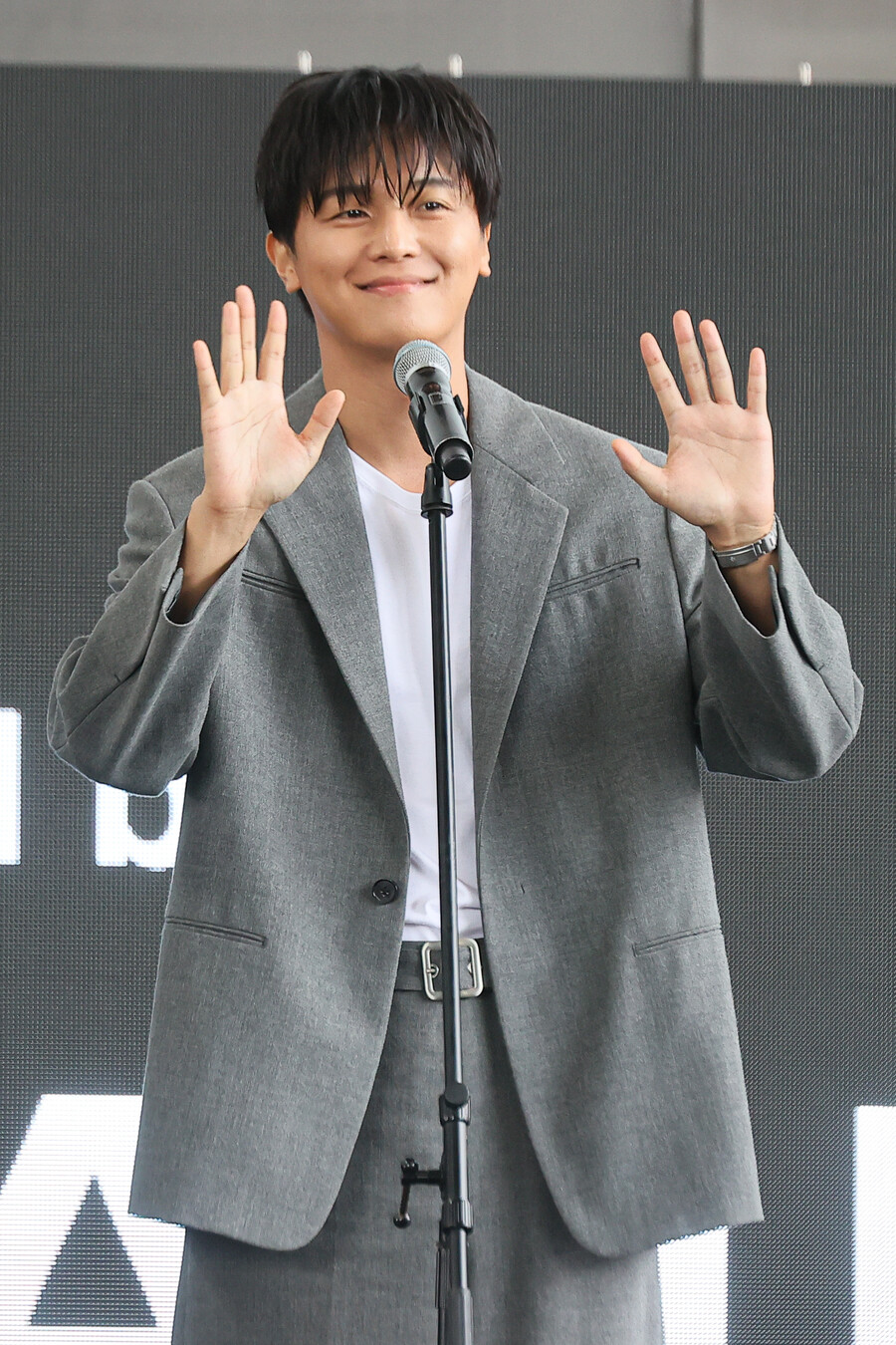 ▲ 연우진. 제30회 부산국제영화제 '파과 인터내셔널 컷' 야외무대인사. ⓒ연합뉴스
