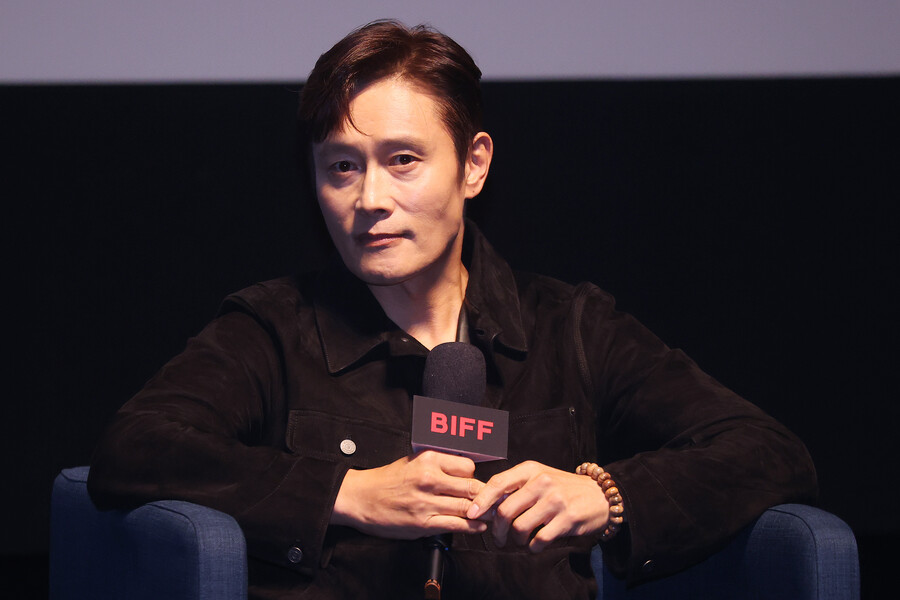 이병헌 "박찬욱과 첫 만남? 망한 배우와 '포니테일' 머리의 망한 감독"[30th BIFF]