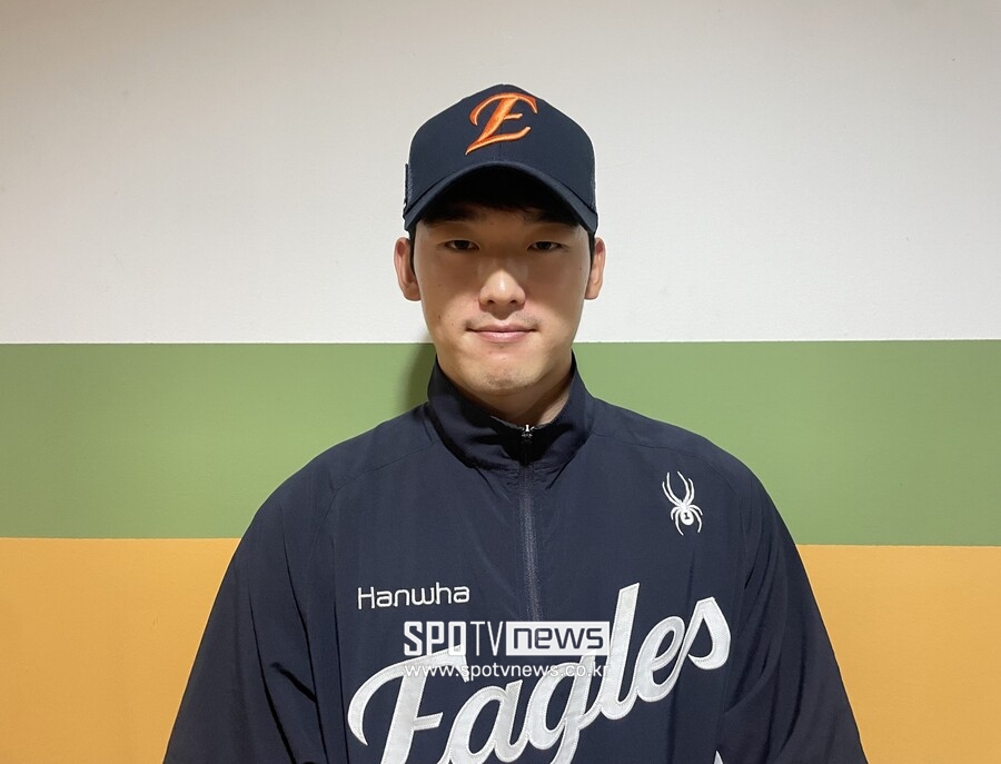 "공 좋다", "나이스 피칭" 김경문 칭찬까지 끌어냈다…'낭만 투수' 윤산흠, 비결이 뭐예요?