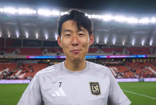 "손흥민, EPL→MLS 1개월 만에 해트트릭" 英 BBC도 놀란 ‘찰칵 세리머니' 연속…"토트넘 캡틴 여전해"