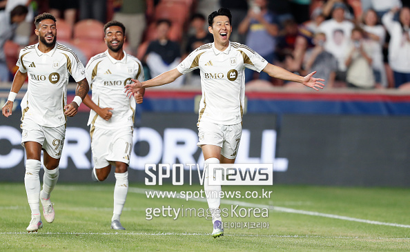 손흥민 초대박! 45분 만에 환상 어시스트+중거리 골 다 나왔다...LAFC, 손흥민 1골 1도움 힘입어 2-1 리드[전반 REVIEW]