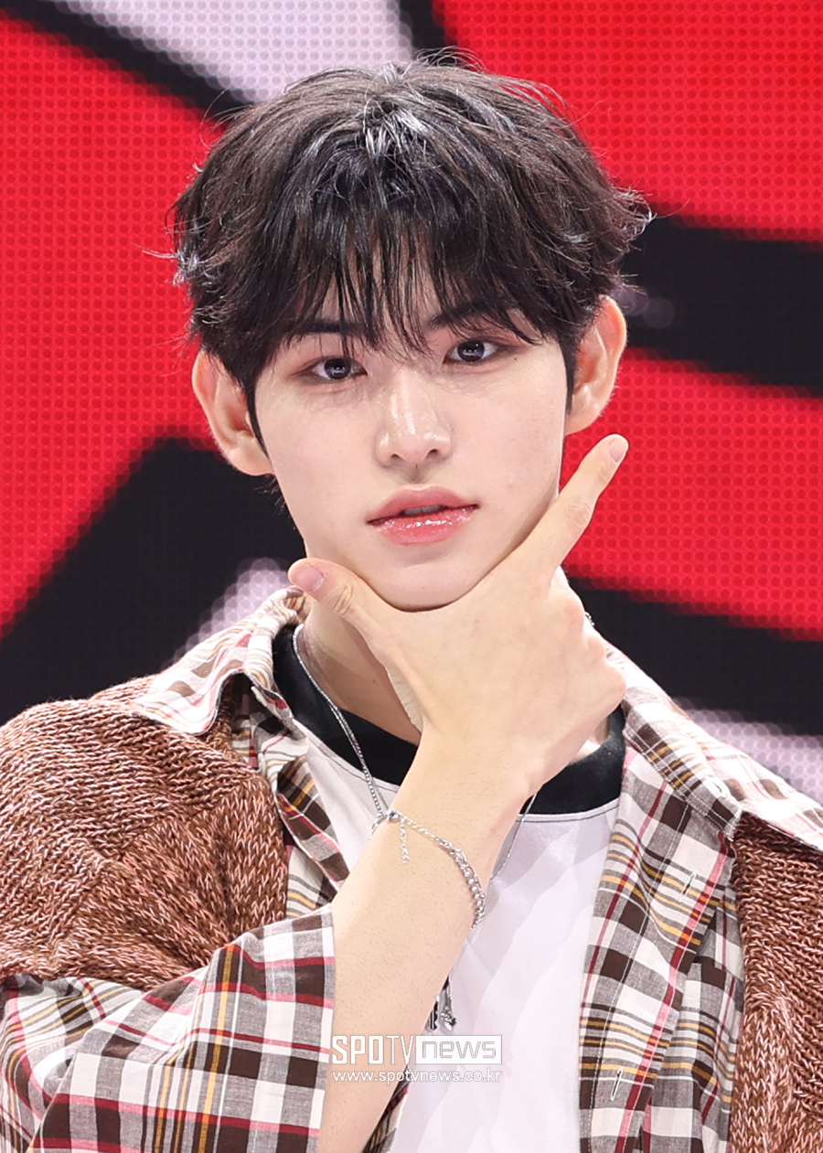 [포토S] 킥플립 민제, '클로즈업을 부르네'