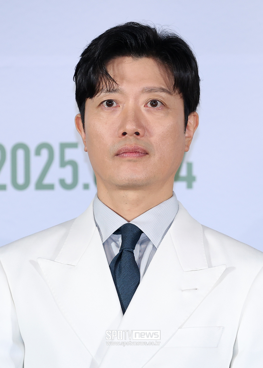 [포토S] 생각에 잠긴 박희순