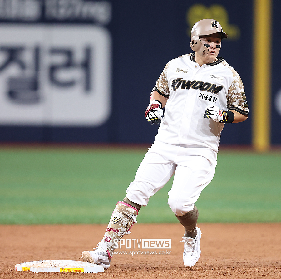 '시즌 아웃' 최주환+김태진 동반 이탈→이형종 콜업+이원석 동행…"상태 체크해 보려 한다"