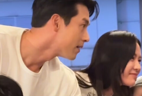 '착한 남편' 현빈,♥손예진과 귀한 투샷 공개…든든한 외조 늦은 밤까지 이어졌다