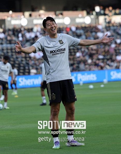 "쏘니, 이제는 행복해 보여" 토트넘 주장 완장이 많이 힘들었나..."행복 축구하는 것 같다" 팬들의 이구동성 반응