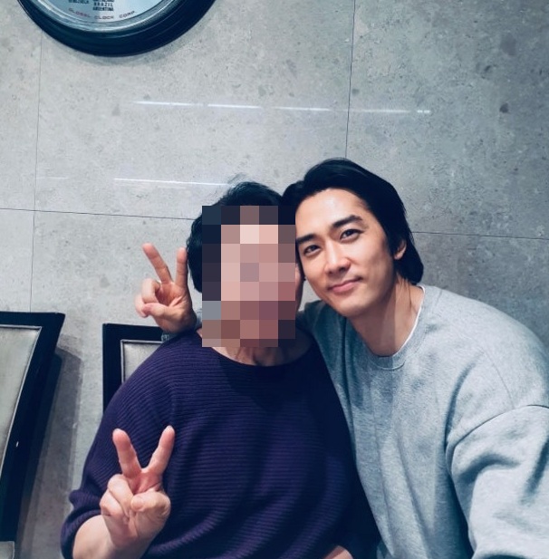 ▲ 모친(왼쪽)과 송승헌. 출처| 송승헌 인스타그램