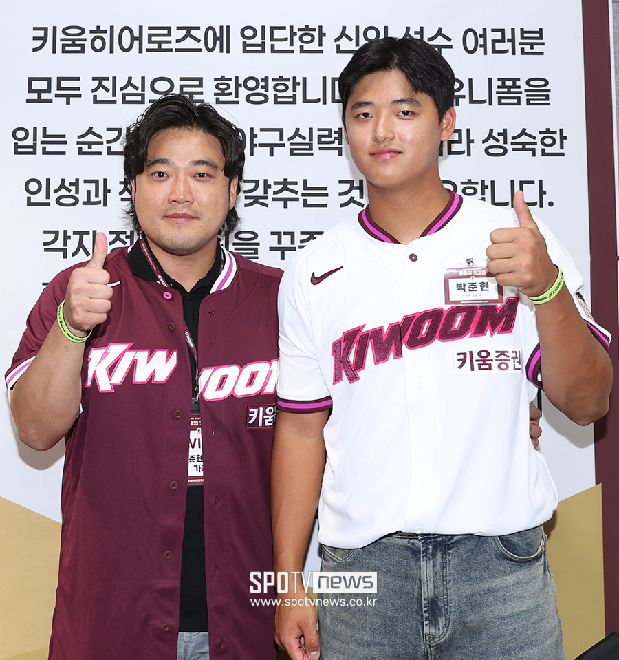 키움 유니폼 입은 박석민…'7억 계약' 아들 박준현 환영 행사에 '미소' 폭발