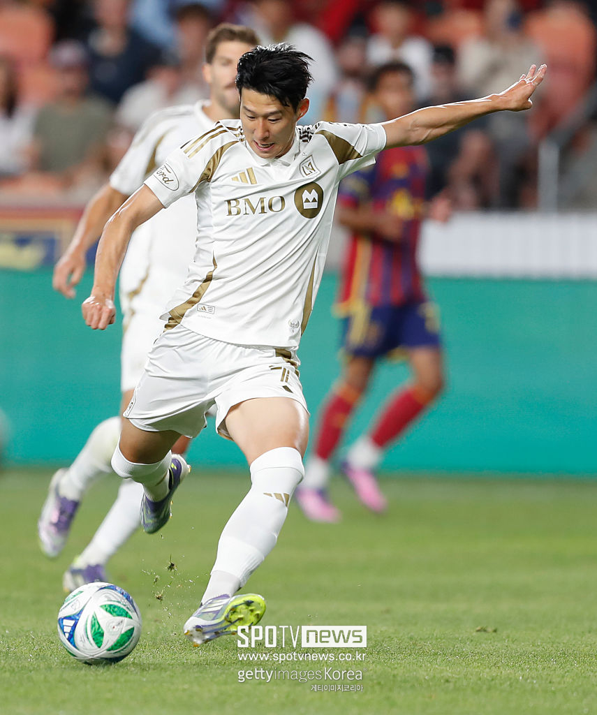 ▲ 손흥민의 성적표는 확실하다. MLS 진출 이후 7경기에서 6골 2도움. 손흥민보다 앞서 LAFC 유니폼을 입었던 슈퍼스타 가레스 베일이 3골을 넣는 데 13경기, 올리비에 지루가 5골을 채우는 데 38경기를 쓴 것을 떠올리면 비교조차 되지 않는다. 손흥민의 적응력과 파괴력은 이미 LAFC의 역사를 새로 쓰고 있다.