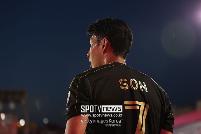 ▲ 손흥민의 최종 목표는 단순히 경기에 나서는 것을 넘어, 축구를 통해 사람들에게 행복을 선사하는 것이다. 그는 "사람들에게 미소와 행복을 주고, 수준 높은 축구도 보이고 싶다"며 "리그가 점차 커졌으면 좋겠다"고 덧붙였다.