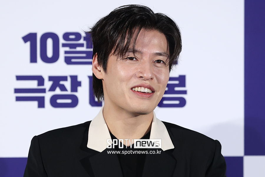 [포토S] 강하늘, '남대중 감독 페르소나'