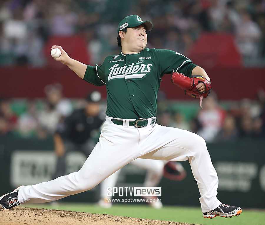 ▲ 감기 변수로 우려를 모았던 이로운은 23일 인천 KIA전에서 1.2이닝 무실점 투구로 모든 걱정을 잠재웠다 ⓒ곽혜미 기자