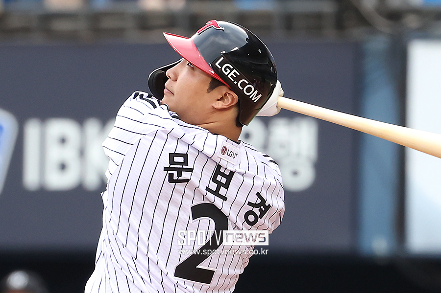 ▲ 최근 타격감 부진으로 4번에서 빠져 6번으로 이동한 문보경 ⓒ곽혜미 기자