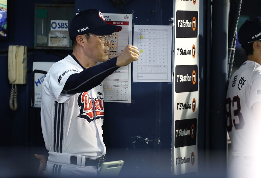 ▲ 두산 조성환 감독대행 ⓒ두산베어스