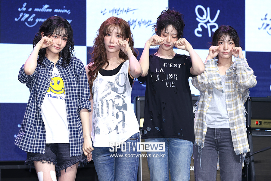 QWER, 더보이즈 응원봉 유사성 논란에 "저작권상 문제 NO…법적 대응 유감"[전문]