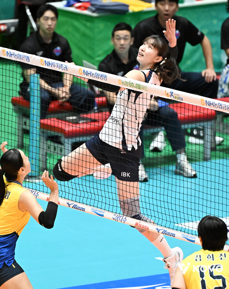 오늘은 '이주아'의 날! 육서영과 쌍포 펄펄…IBK, 현대건설 3-0 완파→결승행 티켓 잡았다