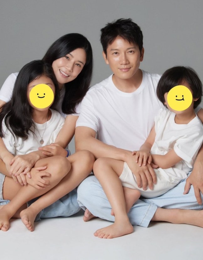 지성♥이보영, 결혼 12주년 자축..자녀들과 단란한 가족사진 '행복'