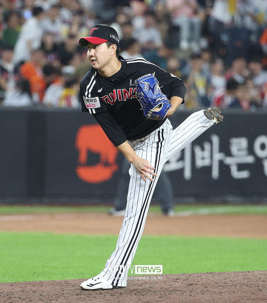 [포토S] 유영찬, 마무리 등판