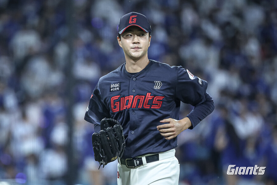 '꿈의 160km 진짜 던졌다' 롯데 입단 8년 만에 인생역전 "야구 그만두고 싶은 순간이 많았는데…"
