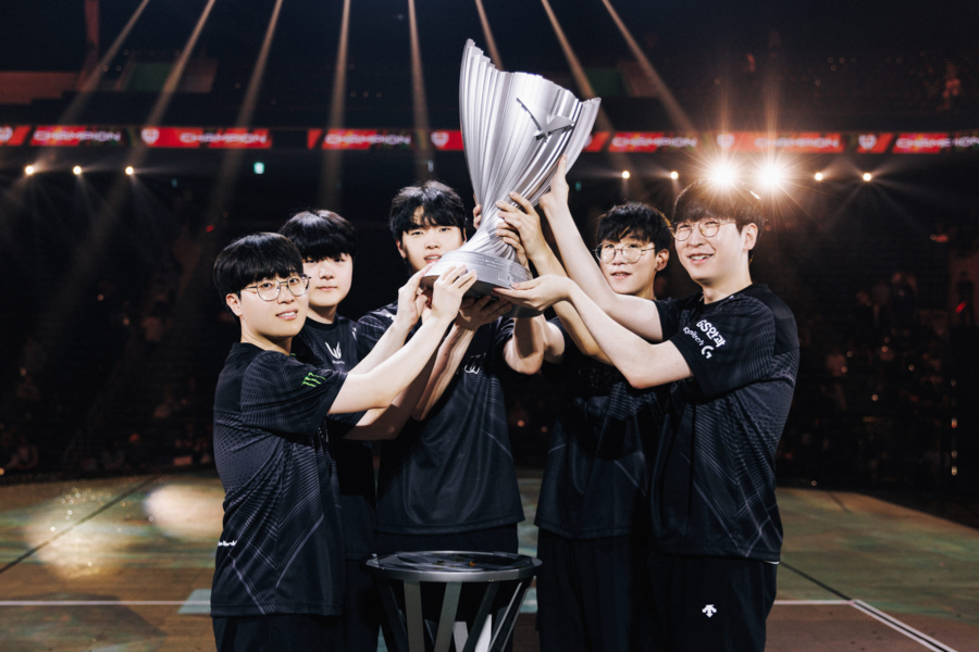 ‘정규 시즌 29승 1패’ 젠지, 통합 챔피언 등극…LCK 역사상 첫 기록