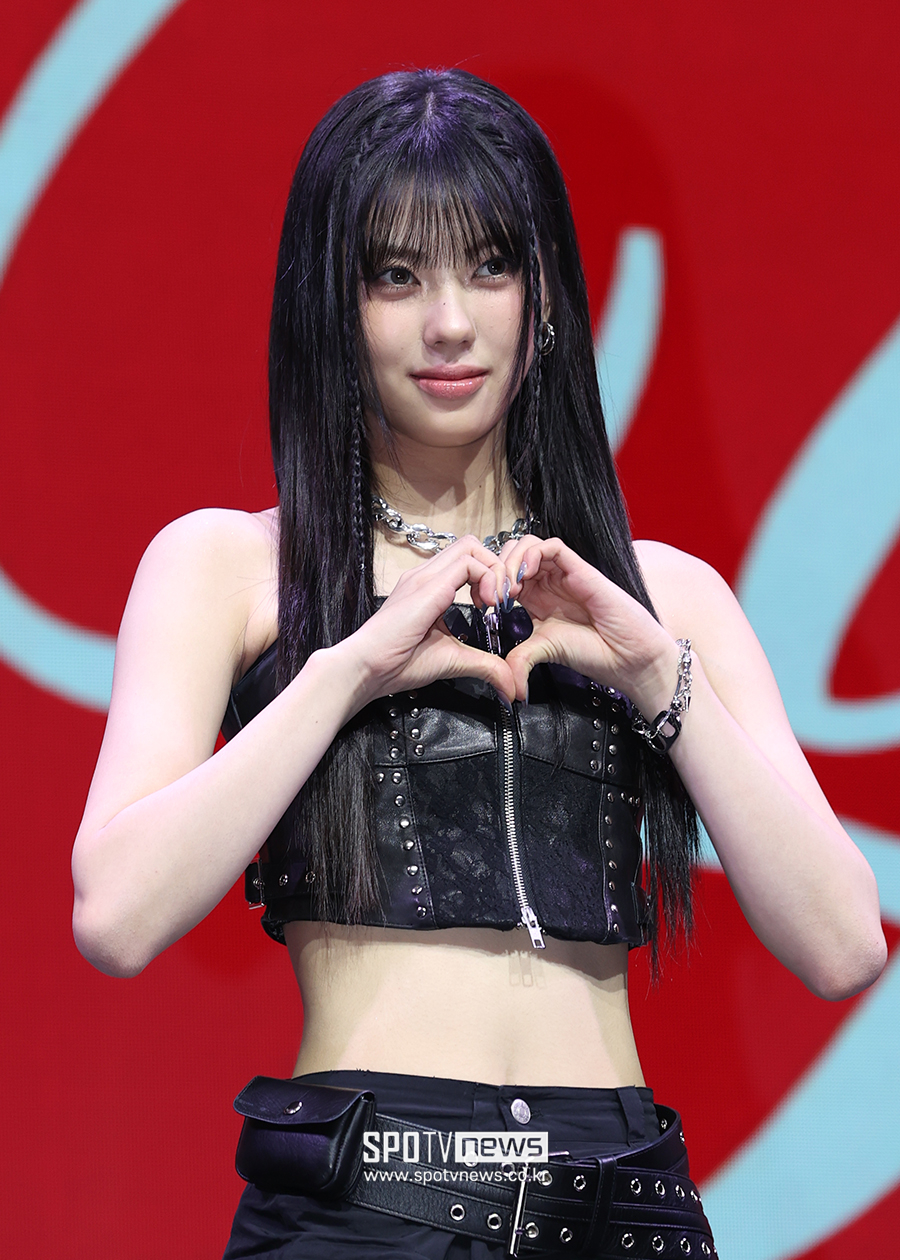 [포토S] 이즈나 코코, '헉! 소리 나는 개미허리'