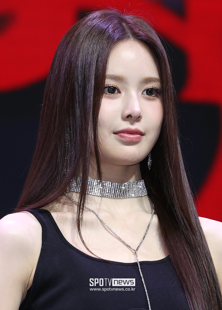 이즈나 방지민 "테디 곡으로 컴백, 좋은 부담감+원동력 有…자랑스러운 그룹 되고파"