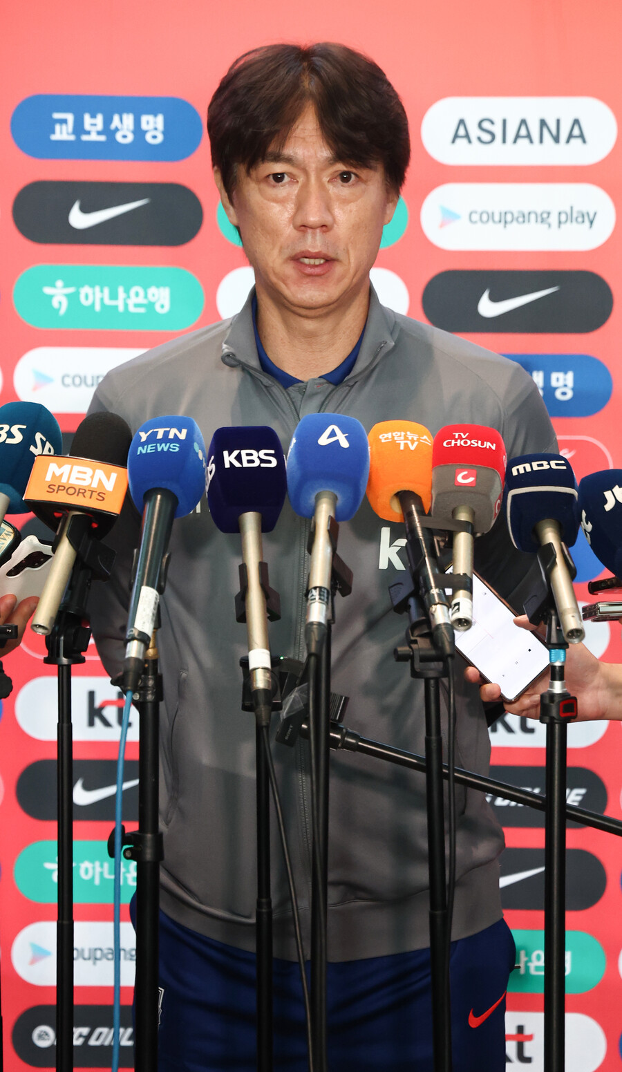 홍명보 눈물 ‘오피셜’ 공식발표, 월드컵 출전 불투명...“십자인대파열 박용우→내년 5월까지 시즌 아웃 확정”