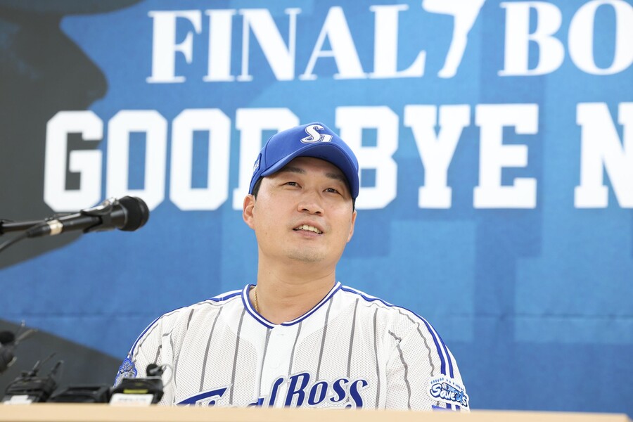'은퇴식' 치르는 오승환 "삼성 동료들이 사인해 달라고 하더라…은퇴, 후회는 없다"