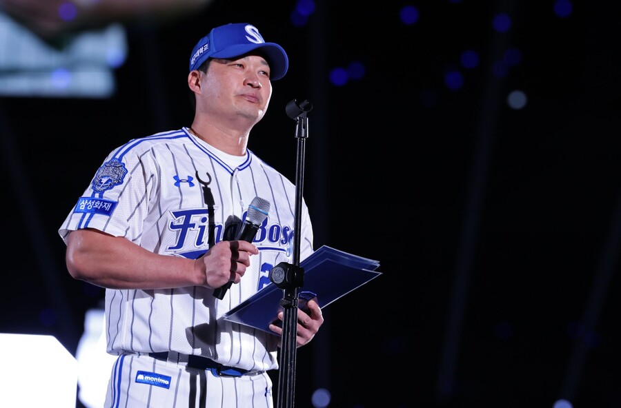 울고 웃으며 '21번'의 '21년' 마무리…오승환 "야구·가족·삼성·팬분들, 내게 가장 소중했다"