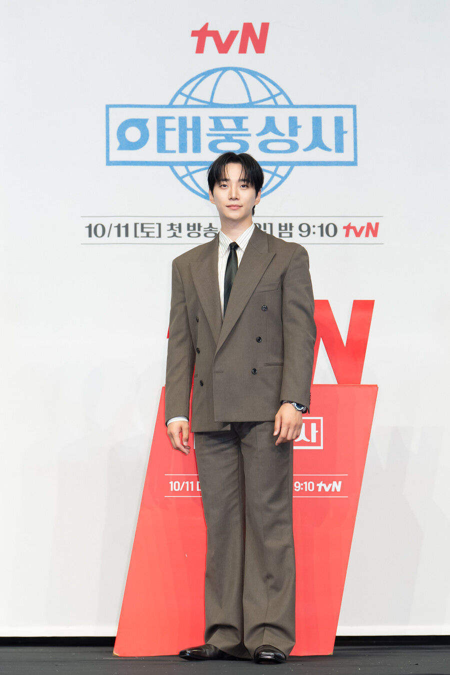'태풍상사' 이준호 "눈물 머금고 1회 시사…후회하지 않을 작품 자부한다"