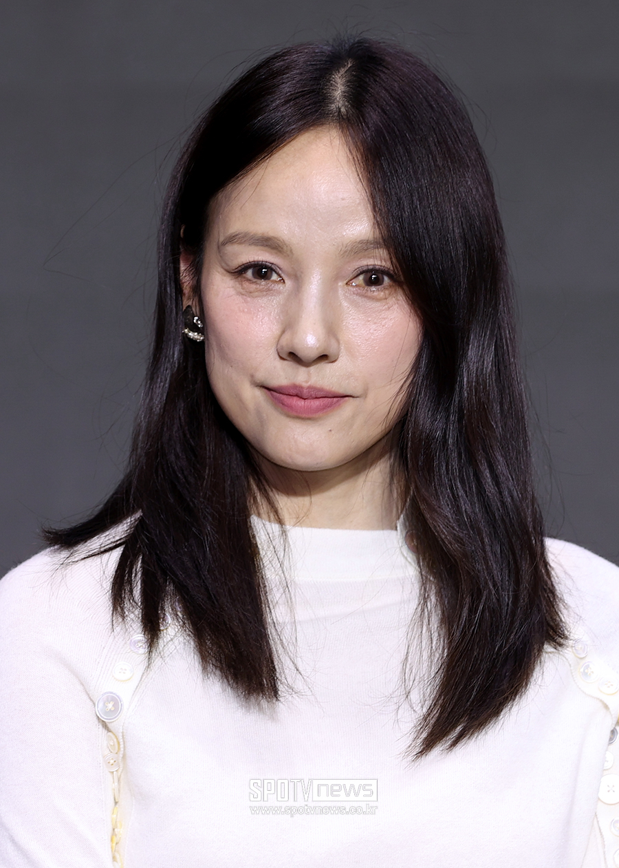 '저스트 메이크업' 이효리 "안 해본 메이크업 없어, 참가자 절반에게 이미 받아봐"