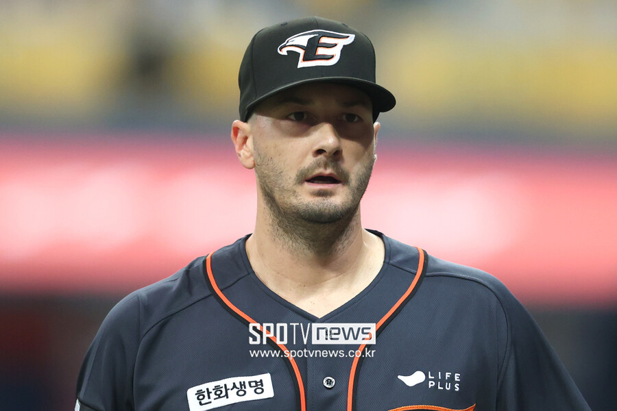 한국 쓰레기라고 하고 떠나더니, 이제는 불러주는 곳 없는 실업자… 이대로 은퇴각 잡히나