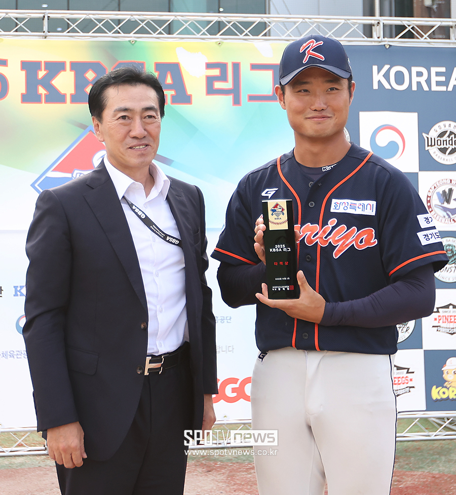 [포토S] 화성 코리요 엄태호, '타격상-타점상-홈런상 3관왕!'