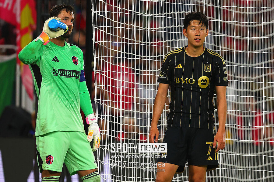▲ LAFC는 지루의 무게감을 포기하고 손흥민의 속도와 유연함을 택했다. 결과는 분명하다. 초반 8경기 8골 3도움을 올린 손흥민으로 MLS 전체를 들썩이게 만드는 효과를 만들었다. LAFC는 현재 MLS컵 강력한 우승후보로도 꼽힌다.