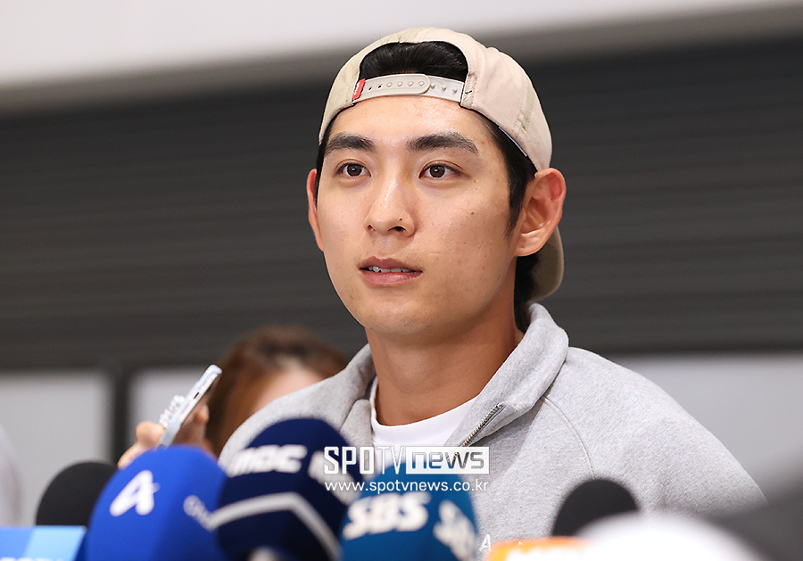 한때 이정후가 커쇼보다도 많이 팔았는데… 이정후 돌풍 되살아날까, 내년이 진짜 분수령이다