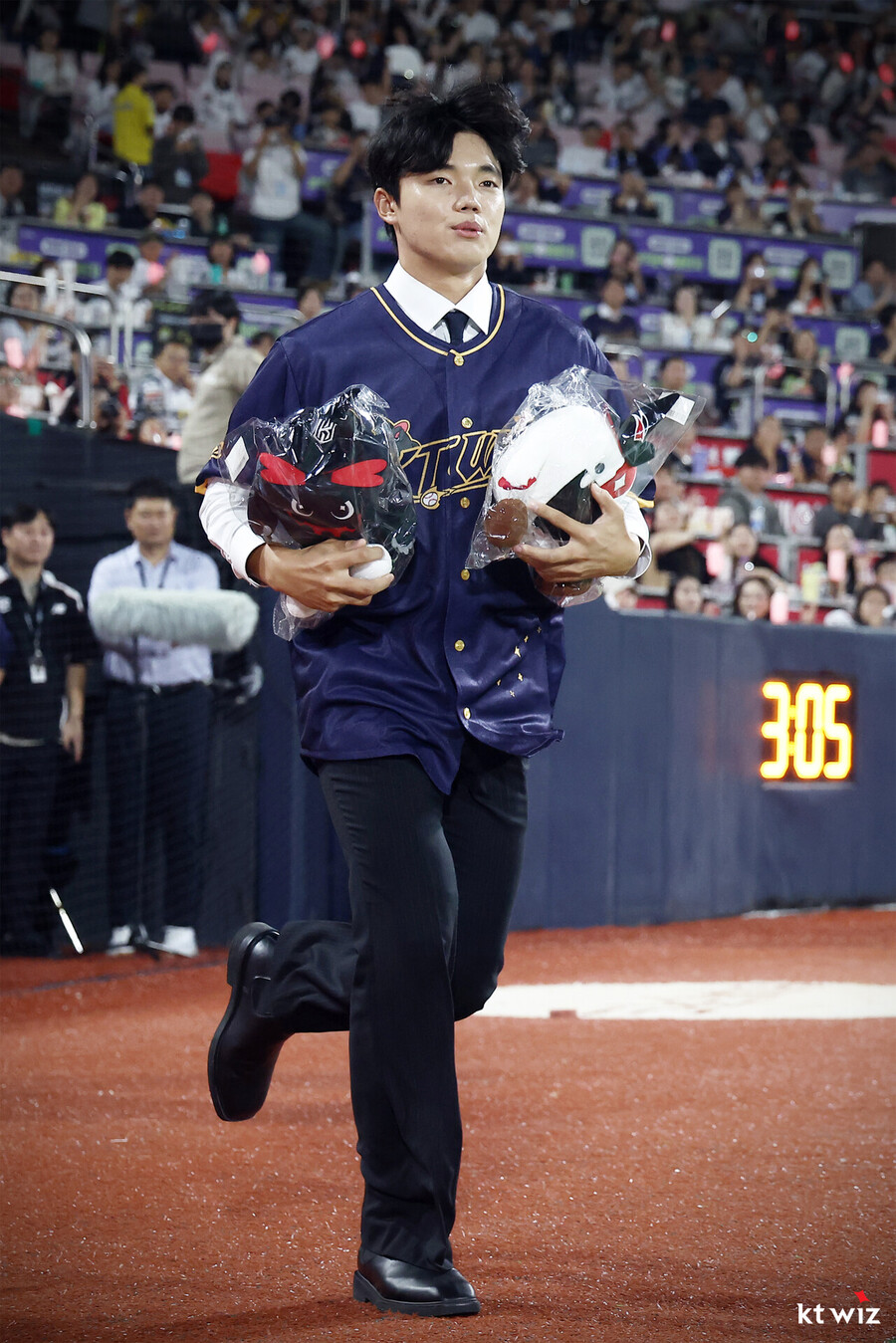 '불꽃야구' 스타가 계약금 8000만원에 KBO 입성…내년에 '4할 괴물' 선배와 공포의 내야진 만든다