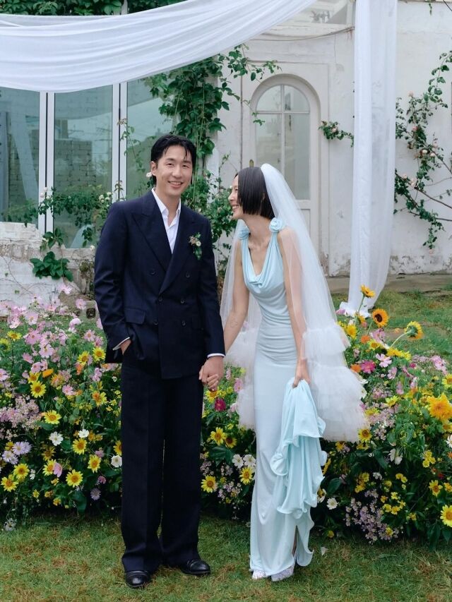 '재혼' 김나영♥마이큐, 결혼식 내부사진 공개..야외서 웨딩드레스 두 벌 [종합]