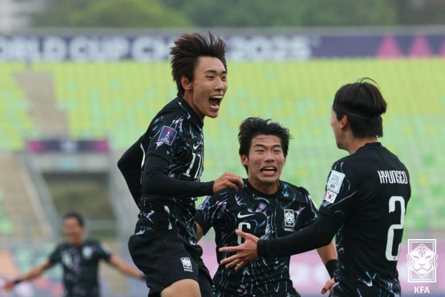 '3회 연속' 4강 진출 불씨 살렸다...이창원 감독 이끄는 韓 U-20 대표팀, 16강 진출 경우의 수는?