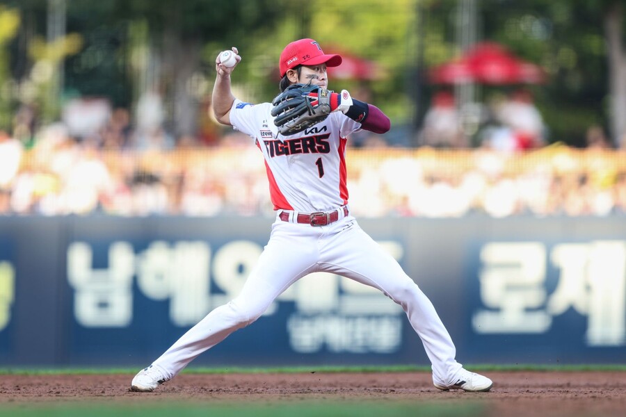 올해도 최고 유격수 박찬호? '한국판 골드글러브' 누구일까…2025 KBO 수비상 후보 발표