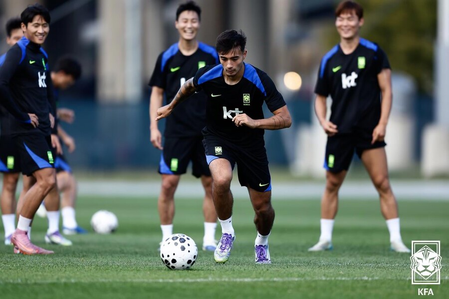 축구팬 충격! 홍명보호, '꼰대 문화' 오피셜로 터졌다…독일 태생 카스트로프 "젊은 선수가 고참에게 과일 갖다줘야"