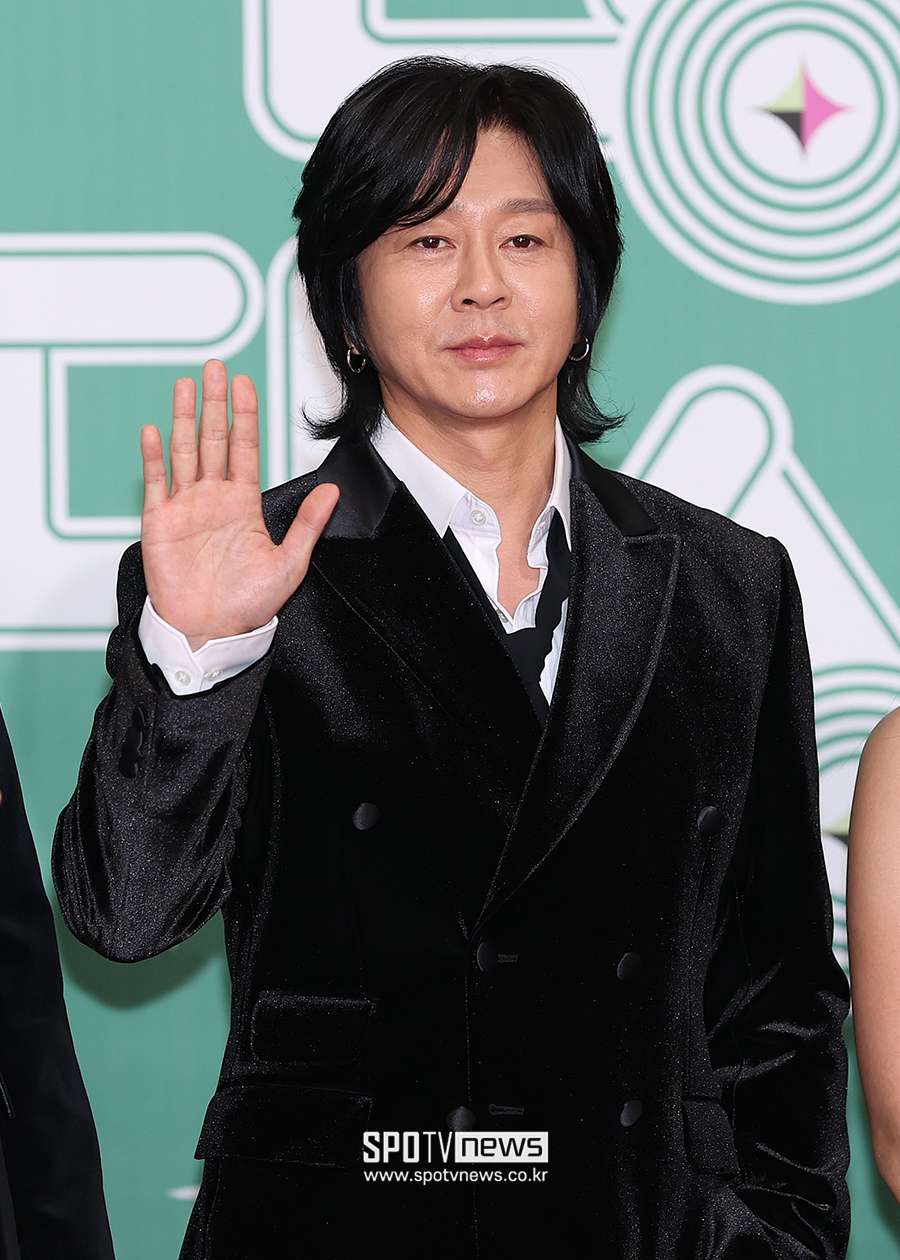 윤도현 입 열었다…QWER '흰수염고래'에 "리메이크 허락=신뢰가 있다는 것"[전문]